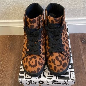 Women’s leopard printed sneakers